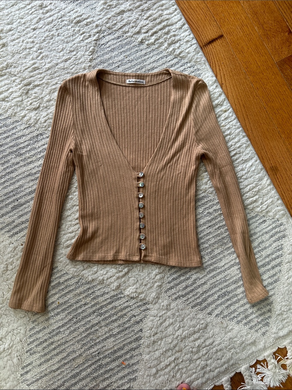 Reformation Camel Tan V-Neck Ribbed Long Sleeve Gellar Knit Top Small